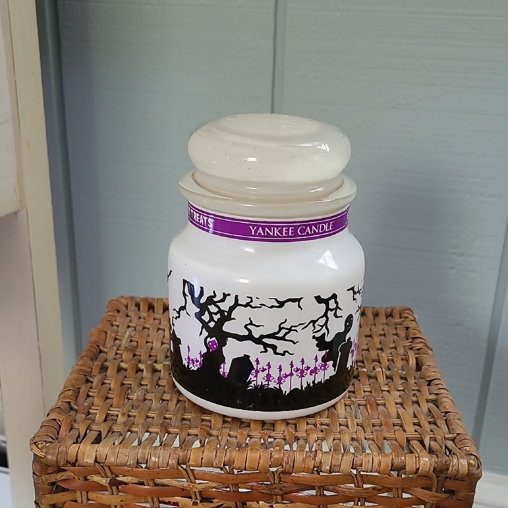 Yankee Candle Halloween Ghostly Treats Preburned Candle, Over Half Remains